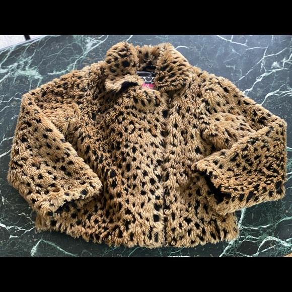 Faux Fur Léopard 🐆 coat - Picture 4 of 6